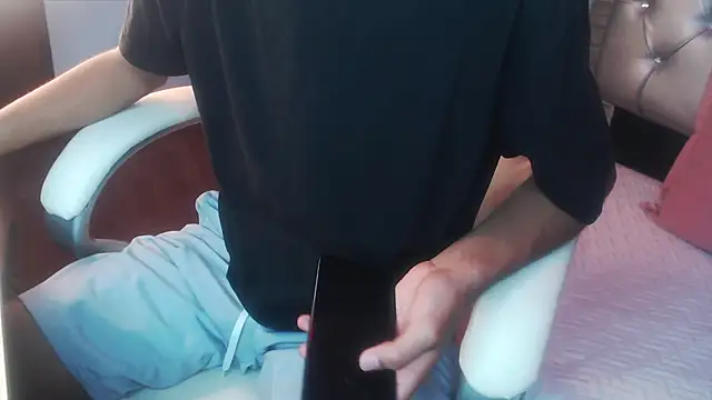 tyler wolf1  online show from October 2025 12:40:02 PM