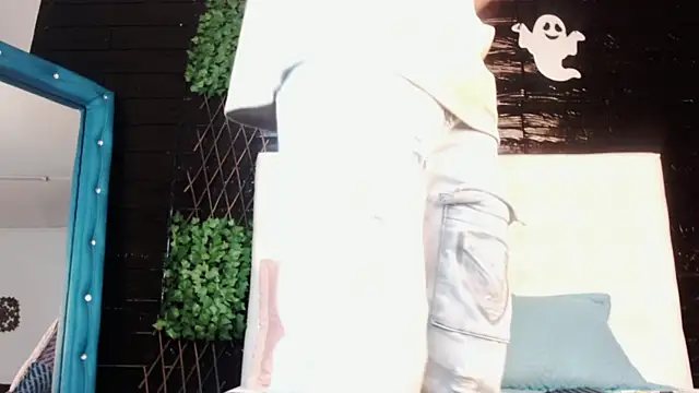 tyler wolf1  online show from November 2025 12:18:02 PM