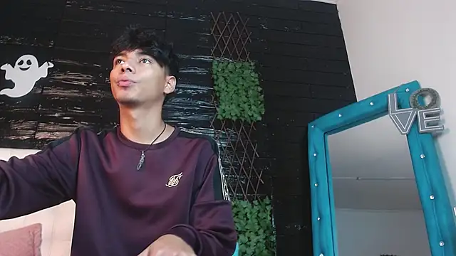 tyler wolf1  online show from November 2025 12:26:01 PM