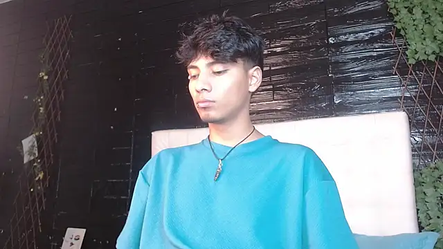 tyler wolf1  online show from November 2025 12:38:02 PM