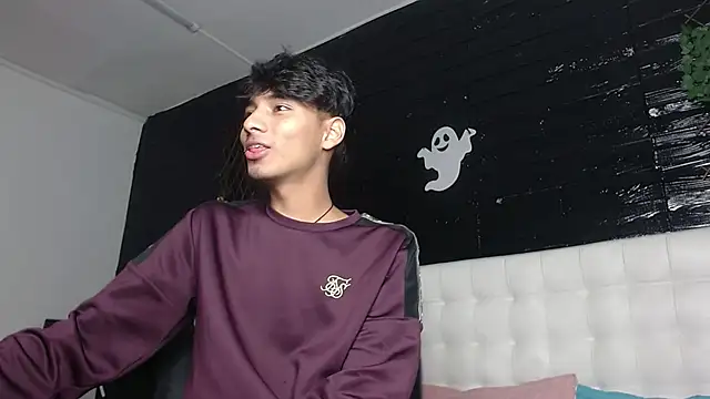 tyler wolf1  online show from November 2025 12:27:02 PM