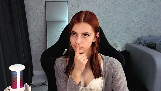 kitti sweett online show from October 2025 07:49:01 PM