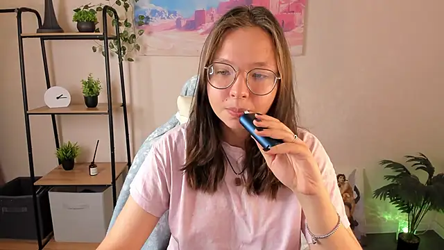 Snapshot of Nuura_Moore chatting on October 2025 01:24:01 AM Nuura Moore online show from October 2025 01:24:01 AM