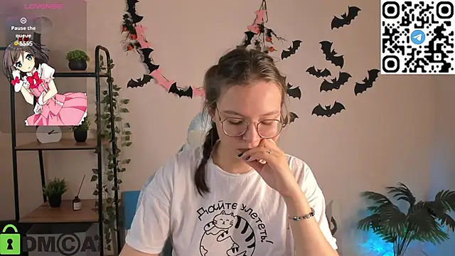 Snapshot of Nuura_Moore chatting on November 2025 01:17:02 AM Nuura Moore online show from November 2025 01:17:02 AM