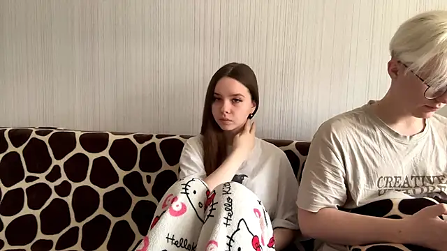 EhtelBiondi online show from April 2026 07:47:01 AM