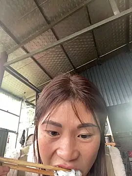 Snapshot of Mylinh- chatting on November 2025 04:48:01 AM Mylinh- online show from November 2025 04:48:01 AM