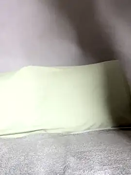 LaraVoosh online show from November 2025 08:24:01 AM