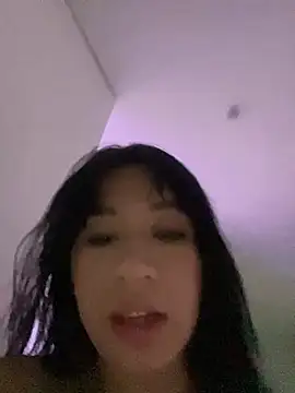 Snapshot of emi_star chatting on December 2025 09:32:01 PM emi star online show from December 2025 09:32:01 PM