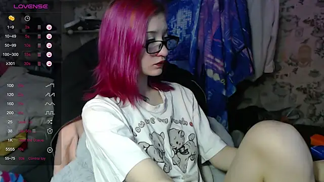 Snapshot of Dreamy_Red_Girl chatting on October 2025 03:18:02 AM Dreamy Red Girl online show from October 2025 03:18:02 AM