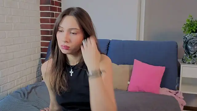 Snapshot of MissyHuf chatting on October 2025 07:31:02 AM MissyHuf online show from October 2025 07:31:02 AM