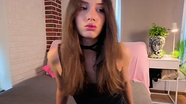 Snapshot of MissyHuf chatting on October 2025 08:16:02 AM MissyHuf online show from October 2025 08:16:02 AM