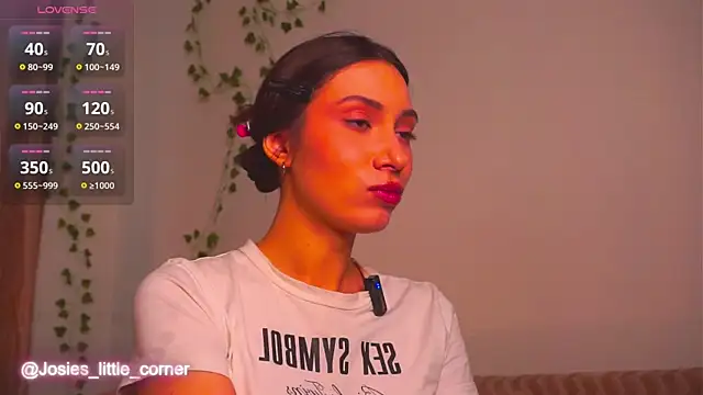 Snapshot of MissyHuf chatting on February 2026 08:07:01 AM MissyHuf online show from February 2026 08:07:01 AM