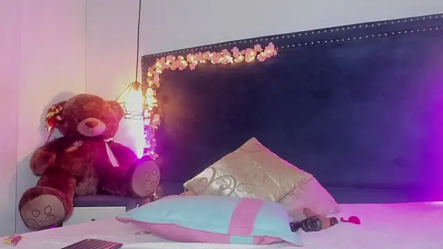 Emma Saylor online show from March 2026 08:08:02 PM