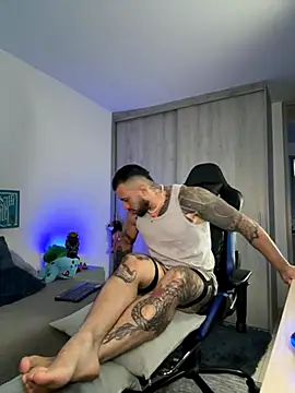 Snapshot of Dave-Max01 chatting on November 2025 10:47:02 AM Dave-Max01 online show from November 2025 10:47:02 AM