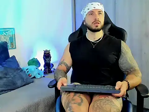 Snapshot of Dave-Max01 chatting on November 2025 10:20:02 PM Dave-Max01 online show from November 2025 10:20:02 PM