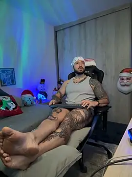 Snapshot of Dave-Max01 chatting on November 2025 11:24:02 AM Dave-Max01 online show from November 2025 11:24:02 AM