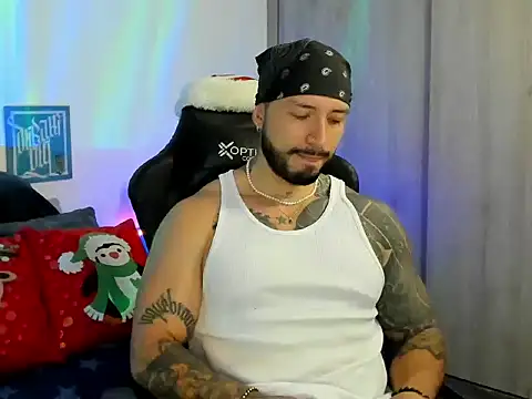 Snapshot of Dave-Max01 chatting on December 2025 12:45:02 PM Dave-Max01 online show from December 2025 12:45:02 PM