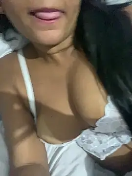 Brunamorenago online show from May 2026 09:56:02 PM
