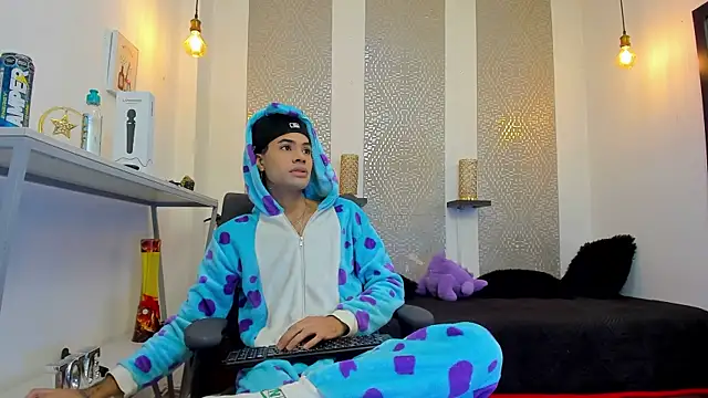 JacobBlackwell  online show from November 2025 07:34:02 PM