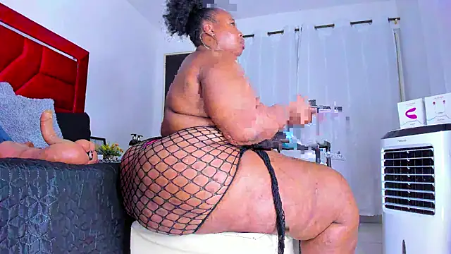 Snapshot of Bigasshott_ chatting on April 2026 08:02:01 PM Bigasshott online show from April 2026 08:02:01 PM
