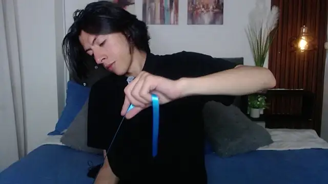 Snapshot of camerongrey chatting on October 2025 02:04:02 AM camerongrey online show from October 2025 02:04:02 AM