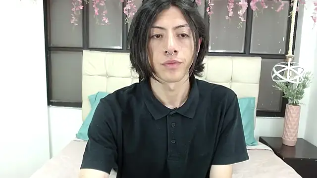 Snapshot of camerongrey chatting on November 2025 01:49:02 AM camerongrey online show from November 2025 01:49:02 AM