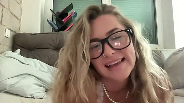 Snapshot of goddesemiiyy chatting on October 2025 09:07:02 AM goddesemiiyy online show from October 2025 09:07:02 AM