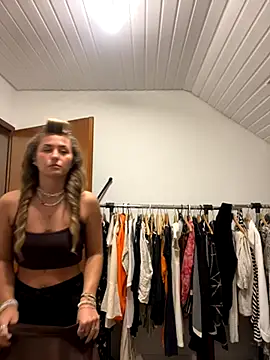 Snapshot of goddesemiiyy chatting on October 2025 10:32:02 PM goddesemiiyy online show from October 2025 10:32:02 PM