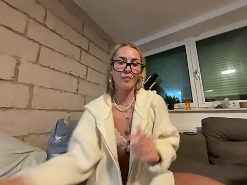 Snapshot of goddesemiiyy chatting on February 2026 05:38:01 PM goddesemiiyy online show from February 2026 05:38:01 PM