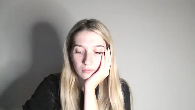 Snapshot of Lucyreeel_ chatting on October 2025 04:07:02 PM Lucyreeel online show from October 2025 04:07:02 PM