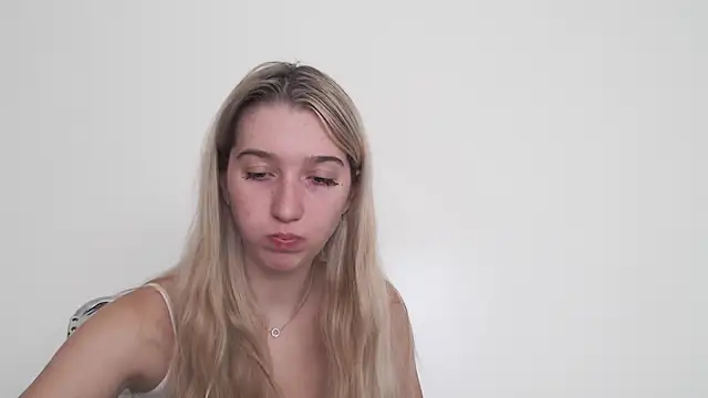 Snapshot of Lucyreeel_ chatting on October 2025 11:11:01 AM Lucyreeel online show from October 2025 11:11:01 AM