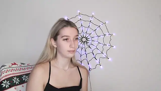 Snapshot of Lucyreeel_ chatting on October 2025 12:30:01 PM Lucyreeel online show from October 2025 12:30:01 PM