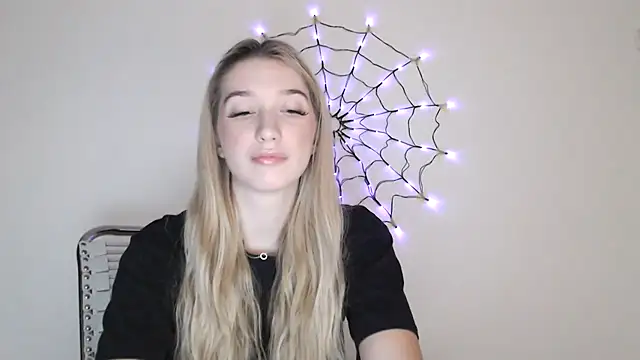 Snapshot of Lucyreeel_ chatting on October 2025 01:23:04 PM Lucyreeel online show from October 2025 01:23:04 PM