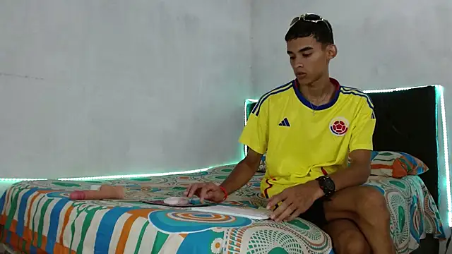 Snapshot of Paulosex12 chatting on October 2025 01:39:01 AM Paulosex12 online show from October 2025 01:39:01 AM