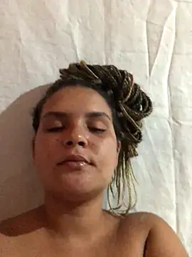 Snapshot of AliceXmoore chatting on October 2025 01:45:02 PM AliceXmoore online show from October 2025 01:45:02 PM