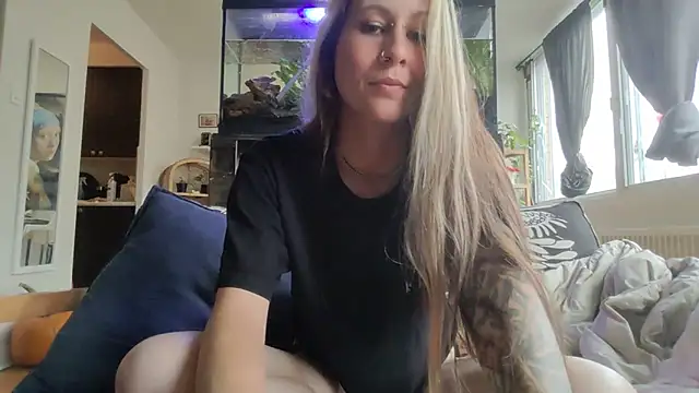 Snapshot of Inked_Snow_Muse chatting on October 2025 05:10:02 PM Inked Snow Muse online show from October 2025 05:10:02 PM