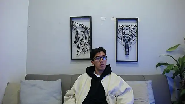 Austin Reeds online show from October 2025 03:45:02 PM