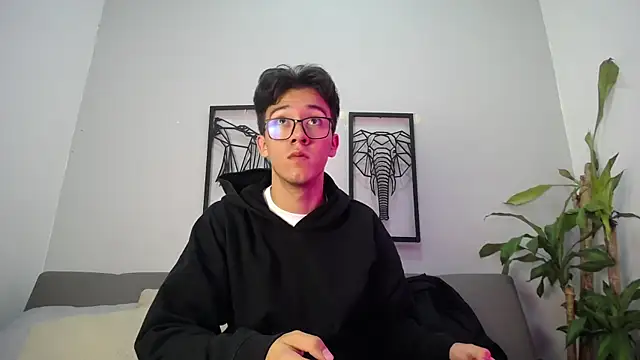 Austin Reeds online show from October 2025 12:05:02 PM