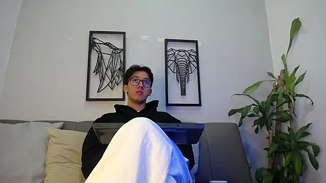 Austin Reeds online show from October 2025 12:15:01 PM