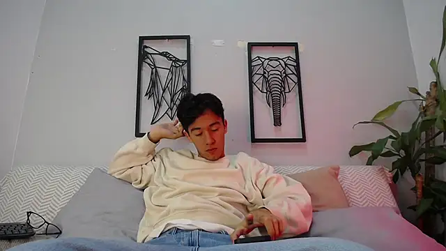 Austin Reeds online show from October 2025 12:02:02 PM