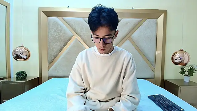 Austin Reeds online show from November 2025 12:06:02 PM