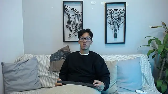 Austin Reeds online show from November 2025 03:44:02 PM