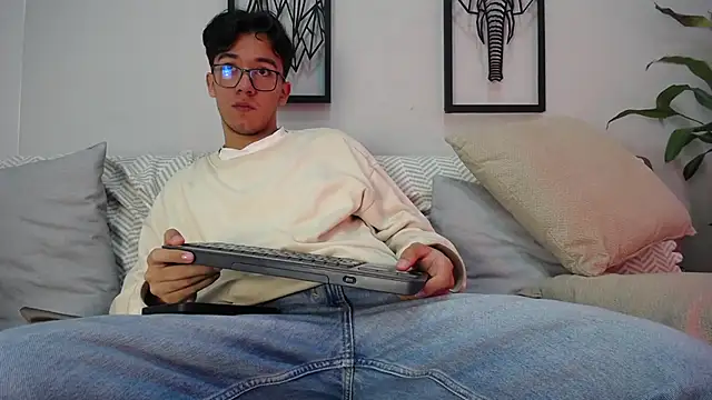 Austin Reeds online show from November 2025 12:16:01 PM