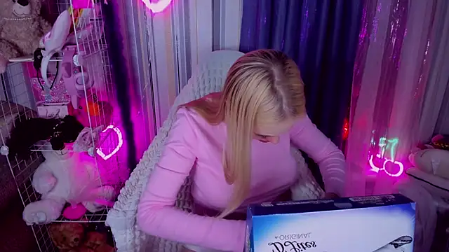 CeaneLino online show from April 2026 04:37:01 PM