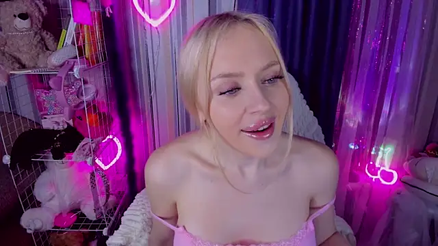 CeaneLino online show from April 2026 05:28:01 PM