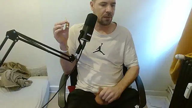 Snapshot of chibrax918 chatting on December 2025 09:15:01 AM chibrax918 online show from December 2025 09:15:01 AM