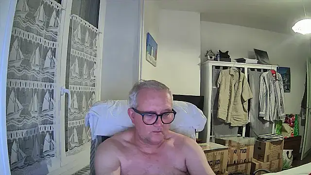 Snapshot of macdut67 chatting on July 2026 01:56:02 AM macdut67 online show from July 2026 01:56:02 AM