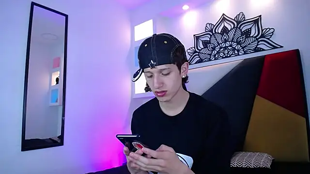 Snapshot of Emo_Boy_ chatting on January 2026 06:24:01 PM Emo Boy online show from January 2026 06:24:01 PM