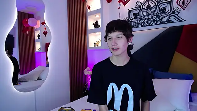 Snapshot of Emo_Boy_ chatting on February 2026 08:04:02 PM Emo Boy online show from February 2026 08:04:02 PM