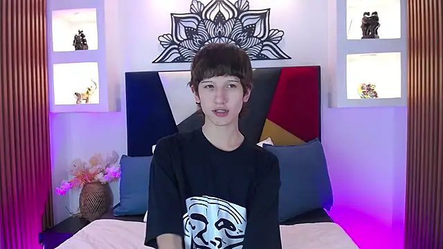 Snapshot of Emo_Boy_ chatting on February 2026 08:10:01 PM Emo Boy online show from February 2026 08:10:01 PM